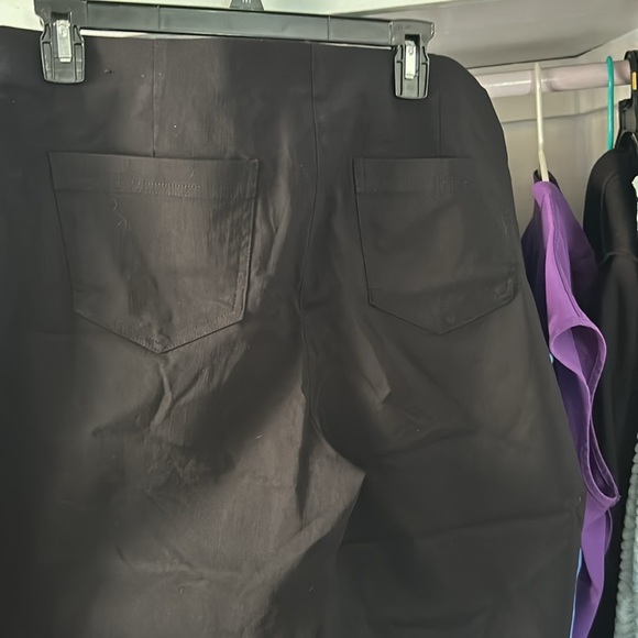 XL Black Capri pants - Picture 4 of 4